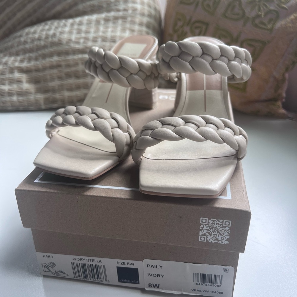 Dolce Vita Paily in Ivory (8W)